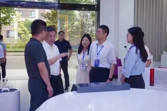 【中科沉庆大数据技术利用钻延卓沉庆市教委李劲渝副主任到中科沉庆大数据技术利用钻研院调查