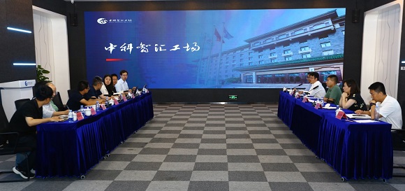 北京市科委、中关村管委会科技成就转化处处长闫颖带队新宝GG工厂调查调研
