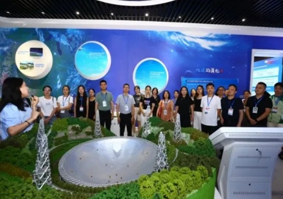 【中科沉庆大数据技术利用钻延卓发展&ldquo;走进中国科学院科技成就展厅&rdquo;暑期培训班活动