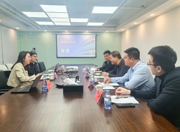 郑州市科技局党组成员、副局长、市科技创新推进中心主任侯建一行赴到新宝GG工厂调查洽谈