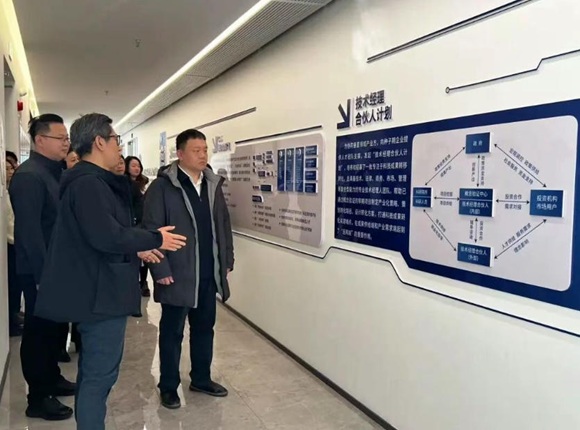 沈抚鼎新创新示范区副主任刘佳一行赴中科沈抚科技成就验证中心调查调研
